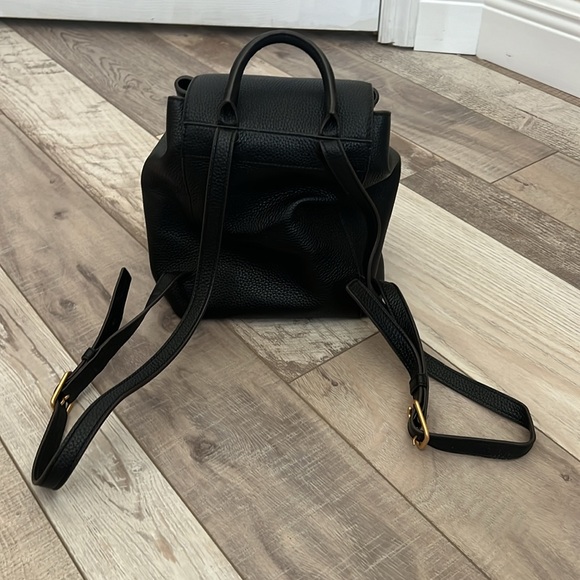 Tory Burch McGraw Back pack 🙌🏼⭐️🤩 like new condition. - Picture 3 of 6
